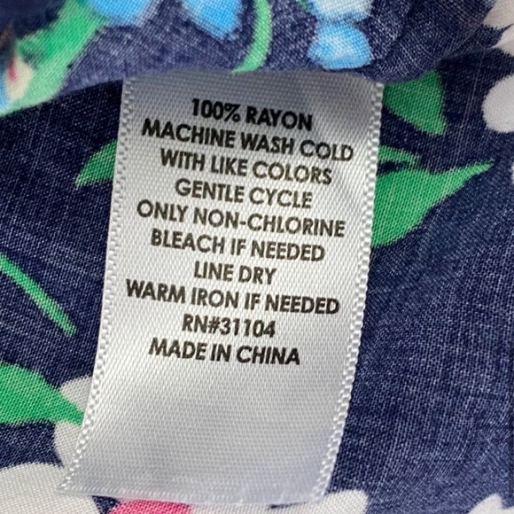 Crown & Ivy Navy Blue Pink Spring Flower Floral Peasant Top Womens size M Medium - Picture 6 of 6